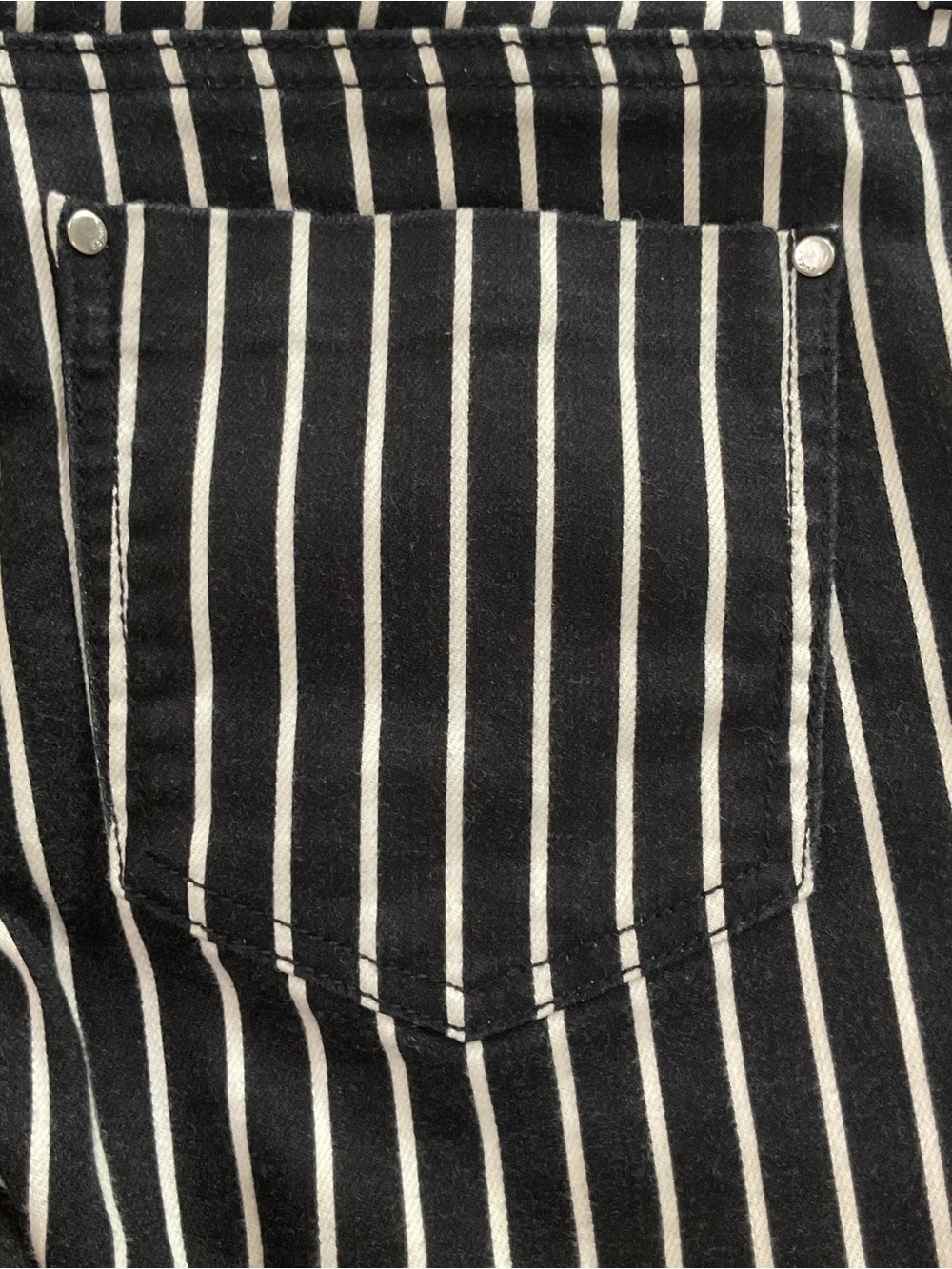 Chico’s Platinum Black and White Striped Denim Ankle Jeans Size .5 Reg 6 - Picture 8 of 12